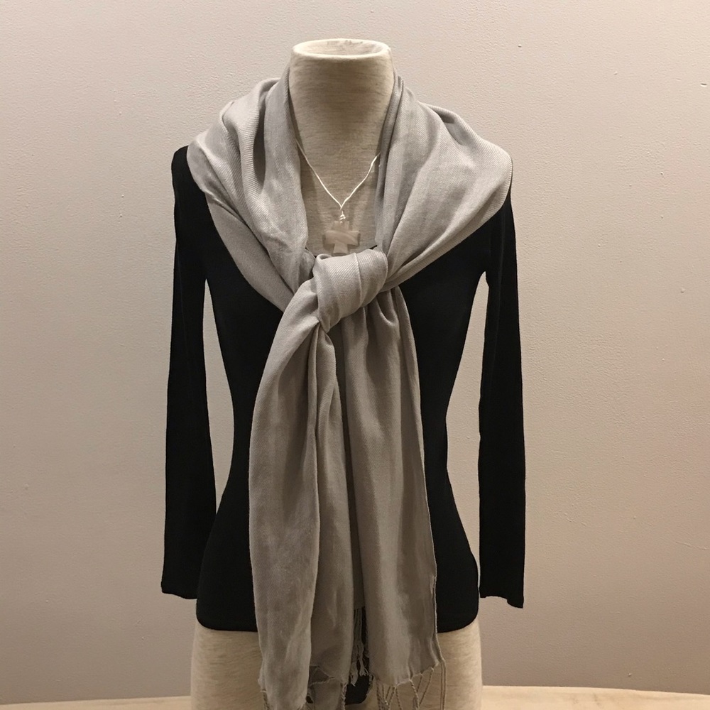 Light Grey Rectangular Fringed Pashmina. Excellen… - image 4